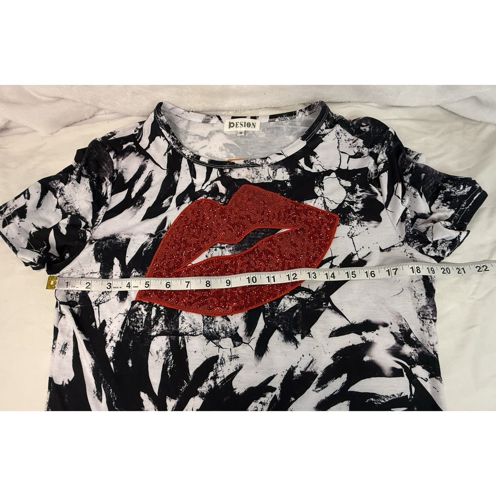 Pesion Black and White Abstract T-Shirt with Red Sequined Lips M Graphic Y2K - Picture 5 of 10